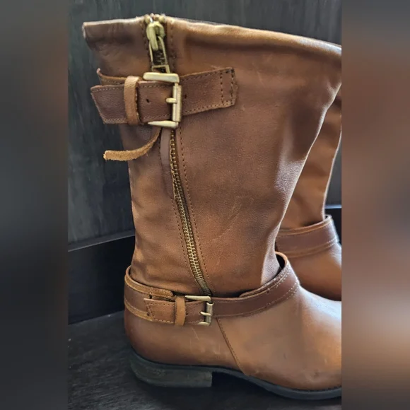 *New Leather Steve Madden Boots* - Picture 3 of 9